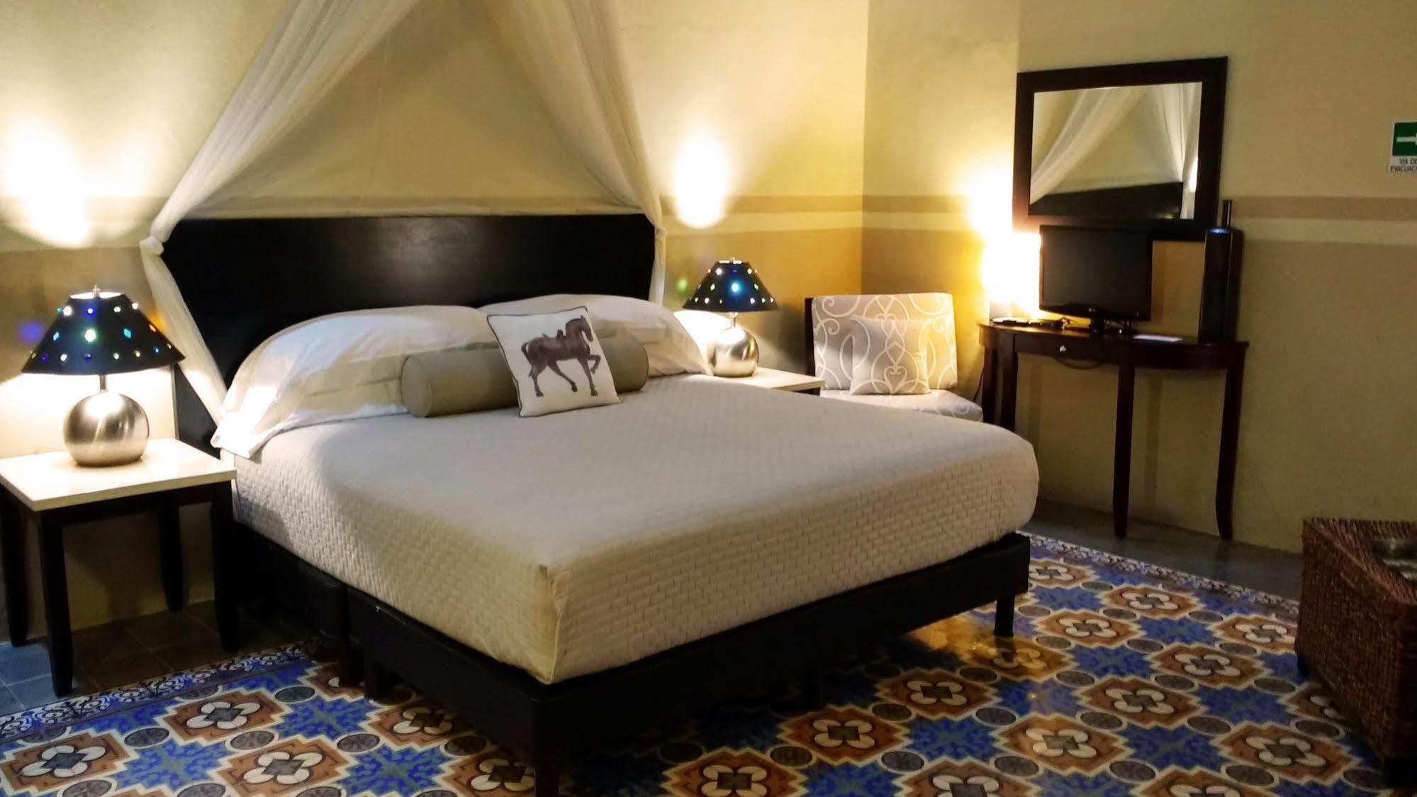 Decu Downtown Hotel Mérida Kültér fotó